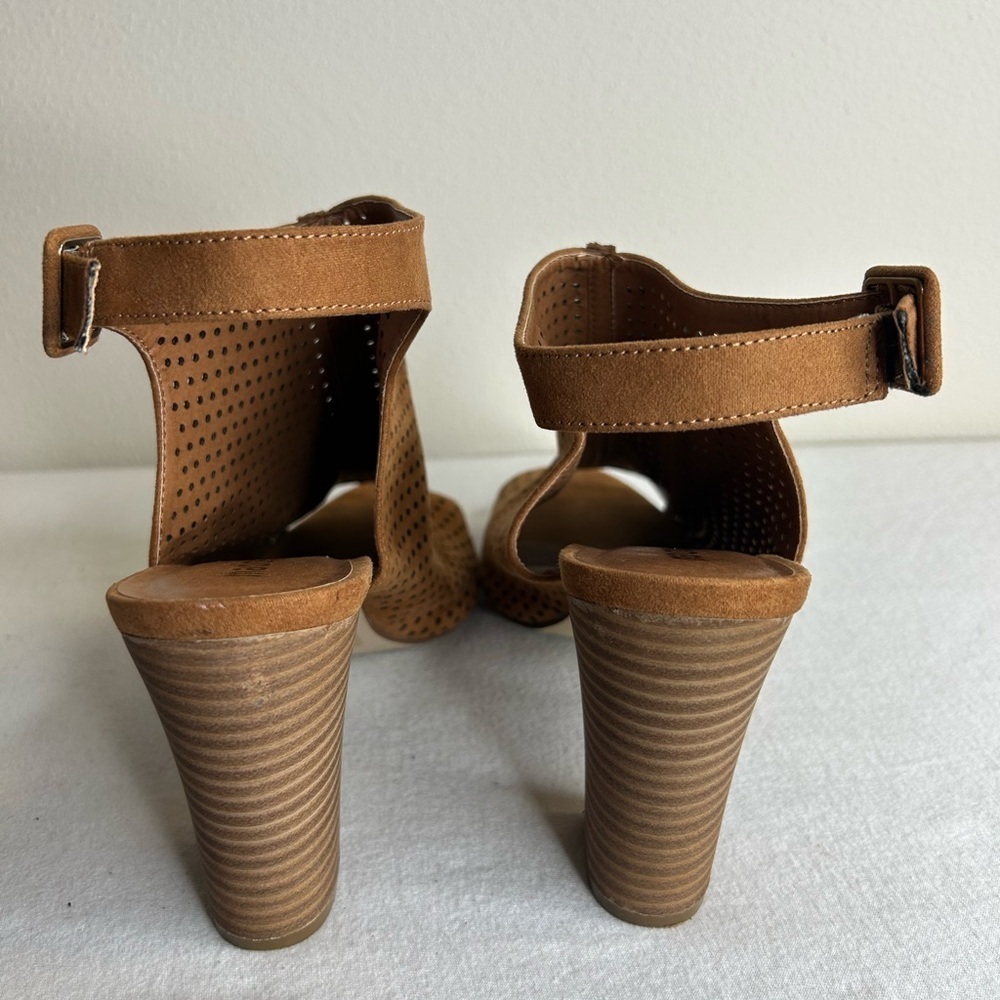 Madden Tan Perforated Peep-Toe Block Heels 9 - Picture 4 of 7
